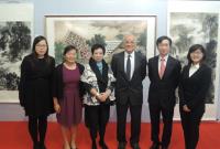 (from left) Prof. Ng Yuet-lau, President of Ling Ngai Association and Chairlady of the Hong Kong Lingnan Art Association (3rd left); Prof. Samuel Sun (3rd right), Master of S.H. Ho College, CUHK; Prof. Philip Chiu (2nd right), Assistant Dean (External Affairs) of the Faculty of Medicine, CUHK; pose for a photo with students of S.H. Ho College in front of Prof Ng’s painting dedicated to the College titled 'Inspiring Young Minds in a Home-like College'.